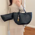 Black woven tote shoulder bag with pouch, stylish large capacity commuting autumn handbag. - With Pendant / Black