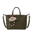 Borsa dumpling intrecciata da donna, borsa a tracolla verde con ciondolo cucciolo di peluche. - con portachiavi / Verde