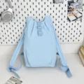 Lichtblauwe minimalisten lichte vestrugzak, genderneutrale casual reistas voor buitenactiviteiten. - Blauw