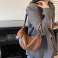 Borsa a tracolla hobo marrone retro per donna, borsa casual in pelle PU grande capacita - con portachiavi / Marrone