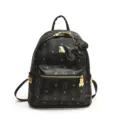 Zaino alla moda nero con grazioso motivo monogramma di orsetto e dettagli dorati. - Taglia L / Con Ciondolo / Nero