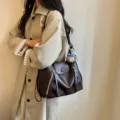 Borsa a tracolla e zaino multifunzionale marrone scuro elegante da donna grande capacità. - con portachiavi / Caffè