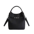 Élégant sac seau en cuir noir pour femme avec poignée supérieure et détail de serrure. - Noir sans Pendentif