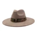 Sombrero de jazz de ante suave con ala plana, banda bordada étnica y hebilla de piedra vintage. - 58cm / Rosa empolvado