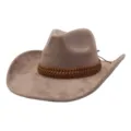 Gros plan sur les details du chapeau de cowboy en sude avec sa bande en cuir tressee. - 58cm / Vieux rose