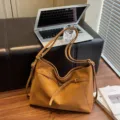 Minimalist vintage women's multi-purpose shoulder bag and backpack in brown leather. - Brown