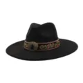 Primer plano de la banda étnica bordada y hebilla vintage en sombrero fedora de ala ancha - 58cm / Negro
