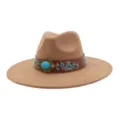 Sombrero fedora camello estilo étnico, tira cuero marrón, bordado turquesa y hebilla metal - Camel