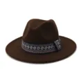 Bruine fedora hoed detail, elegant wolmateriaal met prachtig vintage geweven lint. - koffiekleur