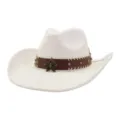 Sombrero de vaquero blanco con banda de cuero marrón y insignia metálica, estilo étnico unisex. - Talla única 57-58cm / Crema