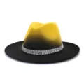 Gros plan sur le chapeau feutre dégradé jaune et noir avec bande de strass étincelante. - 58cm / Couleur 5
