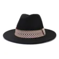 Zwarte wollen fedora hoed met bruine geweven band, brede platte rand detailweergave. - 58cm / Zwart