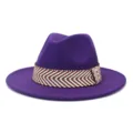 Paarse wollen vilt fedora hoed met bruine geweven band, brede platte rand jazz pet. - 58cm / Paars