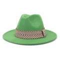 Groene wollen fedora hoed close-up, gedetailleerd overzicht van de geweven band en textuur. - 58cm / Grasgroen