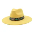 Sombrero de jazz de ante amarillo fedora western con banda marrón étnica y decoración turquesa. - 58cm / Amarillo tierno