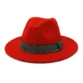 Rode wolvilt fedora hoed met blauw en goud patroon band voor dames en heren stijlvol - 58cm / Oranje