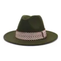 Donkergroene wolvilten fedora hoed met stijlvol bruin-wit geweven banddetail voor heren. - 58cm / Legergroen
