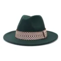 Donkergroene wolvilten fedora hoed met bruin witte geweven band brede platte rand jazz pet - 58cm / Donkergroen