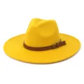 Chapeau fedora en laine à large bord en détail, orné d'une ceinture en cuir marron et boucle. - 58cm / Jaune