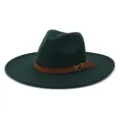 Détail exquis du chapeau fedora en laine vert foncé, large bord et élégante ceinture. - 58cm / Vert foncé