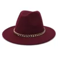 Detail de fedora en laine bordeaux avec elegante chaine dopee, accessoire de mode hivernal. - 58cm / Bordeaux