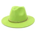 Détail du chapeau feutre vert, chaîne dorée élégante et design à bord plat large. - 58cm / Vert Fruit