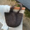 Donkerbruine geweven stro handtas voor dames, casual handgemaakte schoudertas shopper. - Donkerbruin