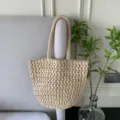 Geweven stro schoudertas voor dames, elegante casual beige shopper tas met handvatten. - Gebroken Wit