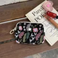 Porte-monnaie en coton et lin brodé de fleurs noires avec fermeture éclair et poche. - Fleurs nombreuses noires