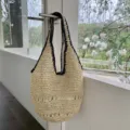 Καλοκαιρινή ψάθινη τσάντα tote, casual γυναικεία τσάντα ώμου παραλίας με μαύρη λεπτομέρεια. - Κρεμ