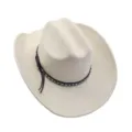 Gros plan détaillé du chapeau de cowboy occidental à large bord avec bande tissée noir et blanc. - M (56-58cm) / Beige