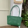 Groene geweven plastic tote tas voor dames holle zomstrandtas casual shopper mand. - Groen