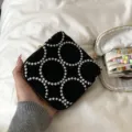 Zwart geborduurd linnen sieradenzakje, vierkante rits opbergtas voor ketting variant. - Vierkante opbergtas / Zwart Cirkel Borduurwerk