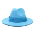 Cappello fedora in lana azzurro chiaro dettaglio, tesa piatta larga con nastro plissè. - Blu lago