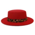 Sombrero plano de lana roja con correa de leopardo y botón de metal, detalle elegante mujer - Ajustable / Rojo