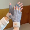 Gants tricotés sans doigts pour femmes hiver chauds gants en laine gris poignets beiges détail - Gris