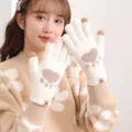 Gants d'hiver tactiles mignons en tricot pour femmes avec design chaud de patte de chat en peluche. - Blanc