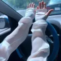 Manchettes de protection solaire en soie glacée pour femme été conduite respirantes antidérapantes - Épissure Soie Métallique / Blanc