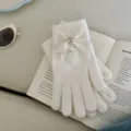 Gants en tricot blanc avec nœud élégant et pendentif perle pour les femmes en hiver. - Rose