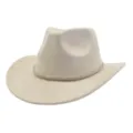 Gros plan d'un chapeau de cowboy occidental en suédine beige avec bande de strass tressée. - 58cm / Beige