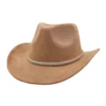 Vue détaillée du chapeau de cowboy en daim marron avec une bande de strass tressée. - 58cm / Chameau