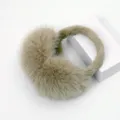 Pluche oorbeschermers voor dames in kaki, schattige winter warme oorwarmers voor koude dagen. - Eén maat / Khaki