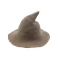 Gros plan du chapeau de sorcière tricoté marron, texture de laine douce et bout pointu. - M (56-58cm) / Kaki