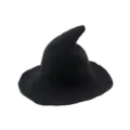 Gros plan du chapeau de sorcière tricoté noir montrant une texture laineuse et une pointe. - M (56-58cm) / Gris foncé
