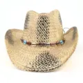Vue détaillée du chapeau de cowboy en paille avec une bande de coquillages décorative. - Taille unique / Coquille Multicolore