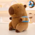 Mignon jouet en peluche capybara marron avec sac à dos de sport, poupée en peluche. - Style Bouée / 22cm