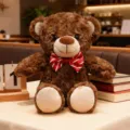 Mignon ours en peluche marron avec nœud papillon rayé rouge, poupée câline douce. - Ours brun foncé - nœud papillon à rayures bordeaux