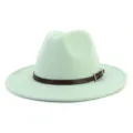 Primer plano del sombrero fieltro verde menta con cinturón de cuero estampado y hebilla metal. - 58cm / Verde menta