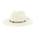 Vue rapprochée d'un chapeau de paille beige orné d'un ruban décoratif de coquillages colorés. - Réglable / Crème