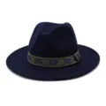 Gedetailleerd overzicht van de donkerblauwe wollen fedora hoed met een mooie geweven band. - 58cm / Marineblauw